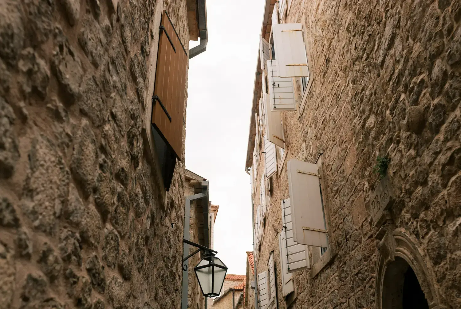 Seamless Transfers in Montenegro – Explore with Ease